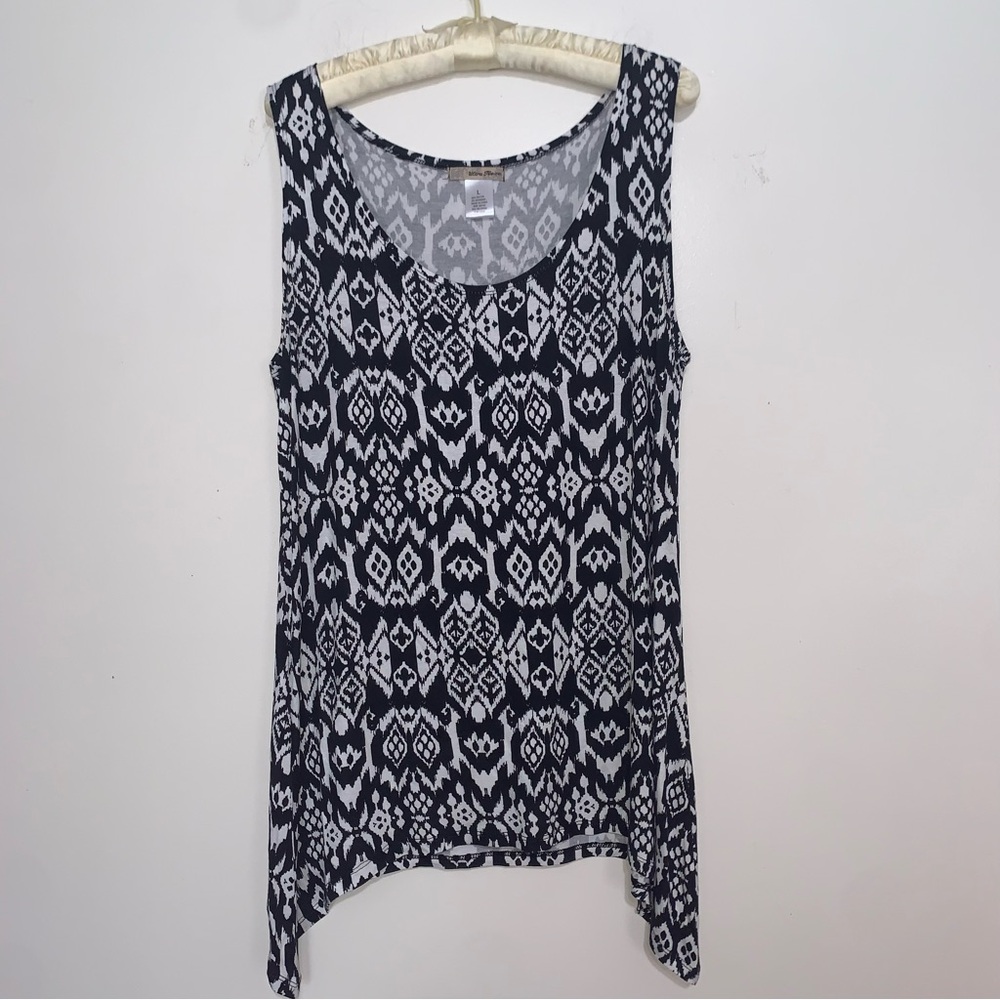 Ultra Teeze large black and white sleeveless top